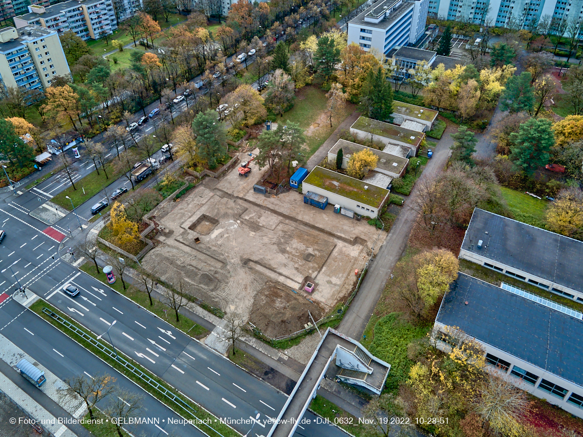 19.11.2022 - Luftbilder von der Baustelle an der Quiddestraße 'Haus für Kinder' in Neuperlach